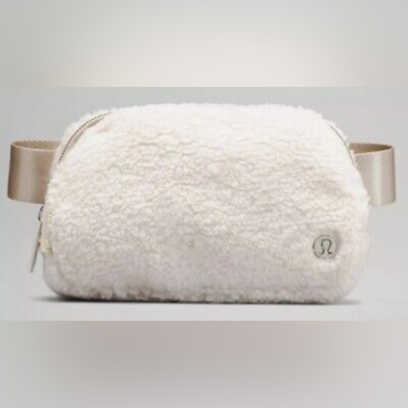 Lululemon Sherpa belt bag - Picture 1 of 5